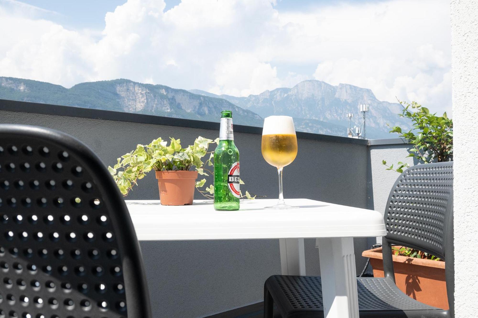 Civetta Blu, Blue Owl Apartments Trento Bagian luar foto